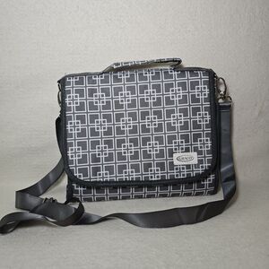 Graco NEW Change N Carry Portable / Travel Changing Pad + Organizer Storage